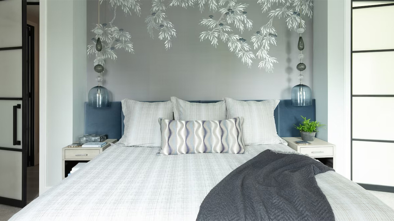 Cách bố trí giường to cho phòng ngủ nhỏ